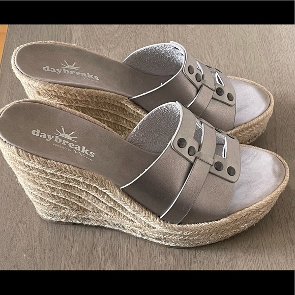 Silver sandals size 8.5 usa - Picture 1 of 4